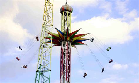The Perfect Date: Experiencing the Midway Sling Shot Together